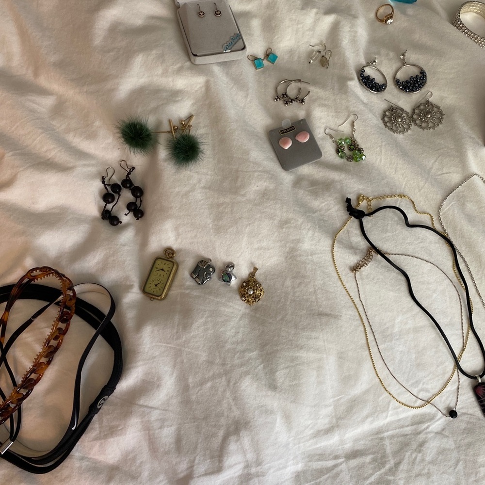 Assortment of jewelry!